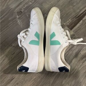 Veja Esplar SE canvas sneaker // Size 5